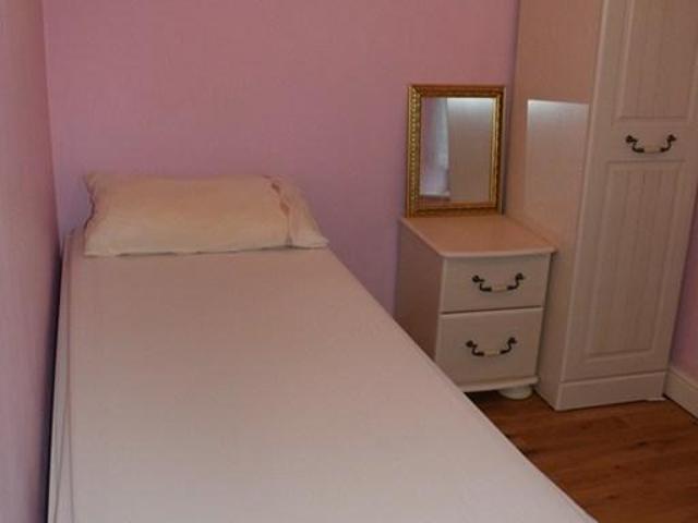 Frimley Road, Camberley, GU15 1 bed in a house share to rent £650 pcm £150 pw