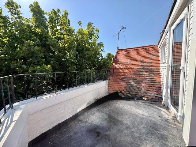 Frimley Road, Camberley, Surrey GU15, 1 bed flat to rent, £1,250 pcm | PrimeLocation