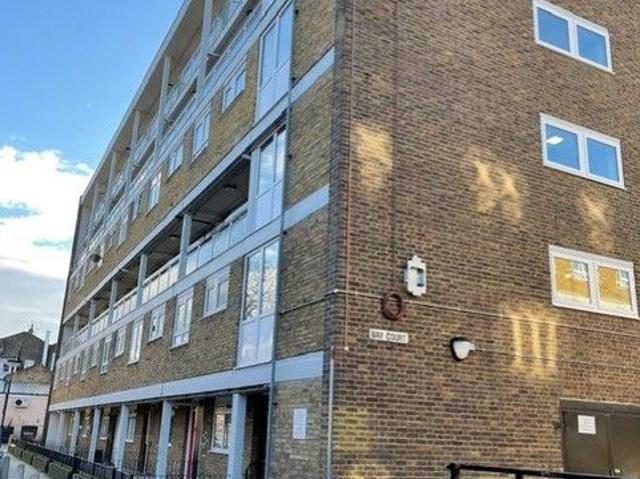 Frimley Way, London E1, 3 bed flat to rent, £2,300 pcm | PrimeLocation