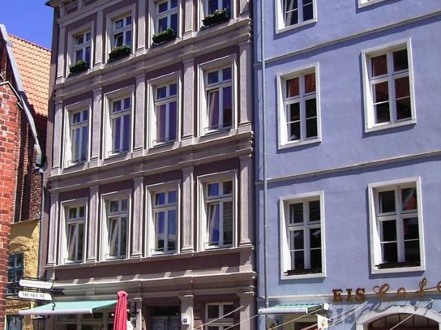 frisch gestrichene 3 Raumwohnung mit Einbauküche und Balkon inmitten der Altstadt