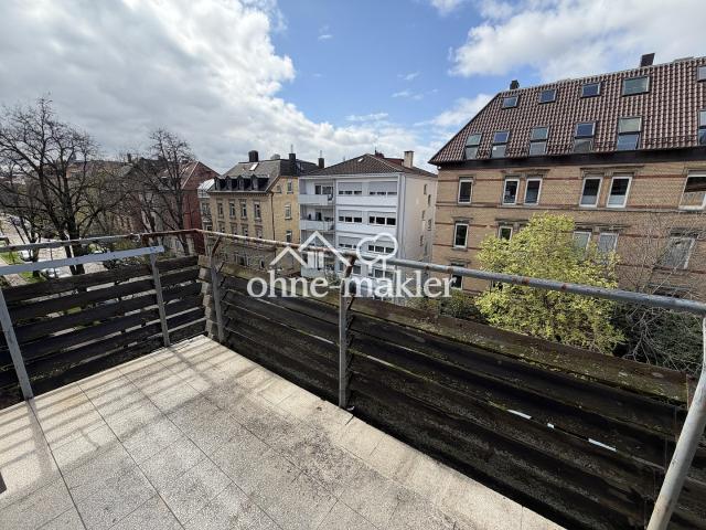 Frisch komplettsanierte 4 Zimmer Wohnung mit Einbauküche & Balkon in Stuttgart Bad Cannstatt