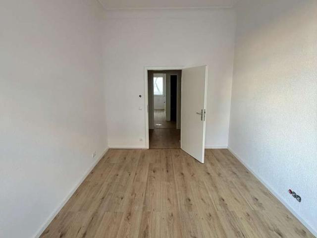 Frisch kernsanierte Wohnung mit Balkon & Fußbodenheizung in Ratingen Zentrum