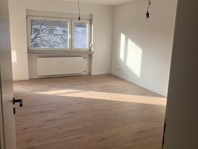 Frisch kernsanierte 2 Zimmer Wohnung mit Balkon in Nürnberg – Erstbezug nach Sanierung