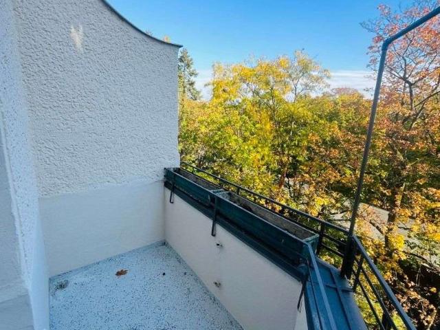 frisch mod. großzügiger Altbau am S Bhf Botanischer Garten