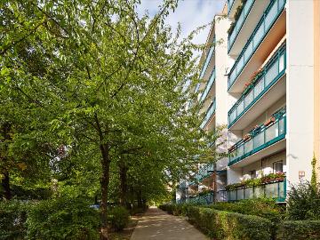 Frisch modernisiert mit großem Balkon