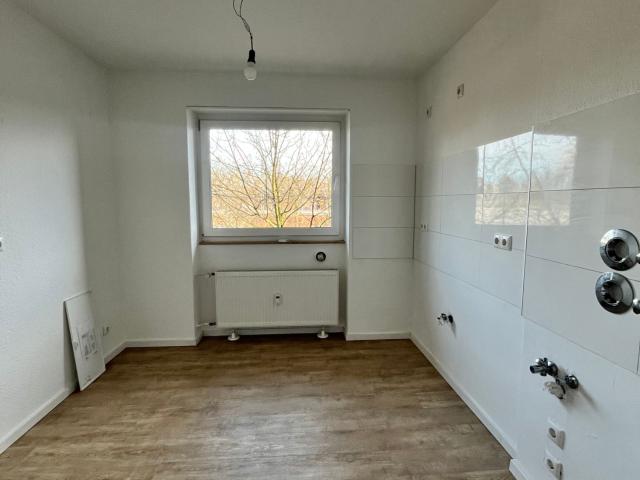 Frisch Modernisiert und Einzugsbereit: Geräumige 4 Zimmer Wohnung in Düsseldorf Garath