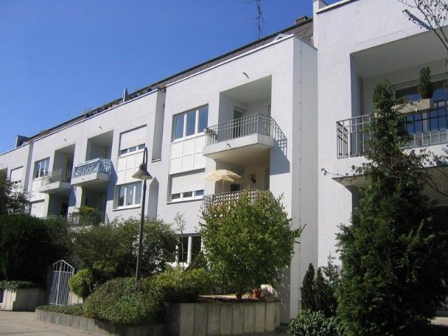 Frisch modernisierte 5 Zimmer Maisonette Wohnung mit vier Balkonen in Preungesheim