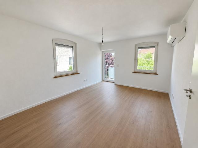Frisch modernisierte 1 Zimmer Wohnung mit Balkon und Klimaanlage