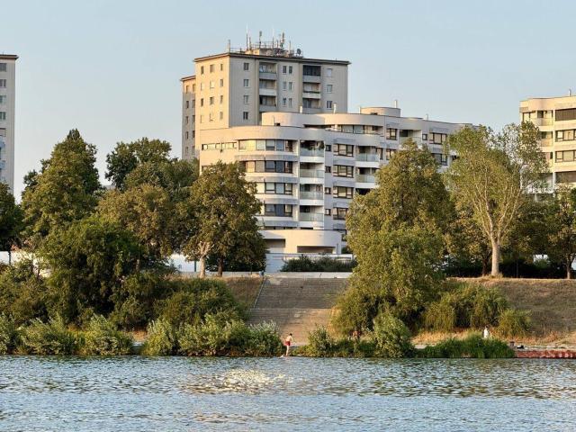 Frisch modernisierte 2 Zimmer Wohnung direkt an der Neuen Donau
