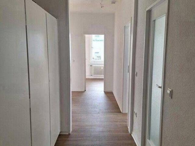 Frisch modernisierte 2,5 Zimmer Wohnung mit neuem Bad und Design Vinylboden in attraktiver Kreuzberger Lage