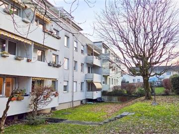 Frisch modernisierte 3.5 Zi. Wohnung mit Balkon in Binningen