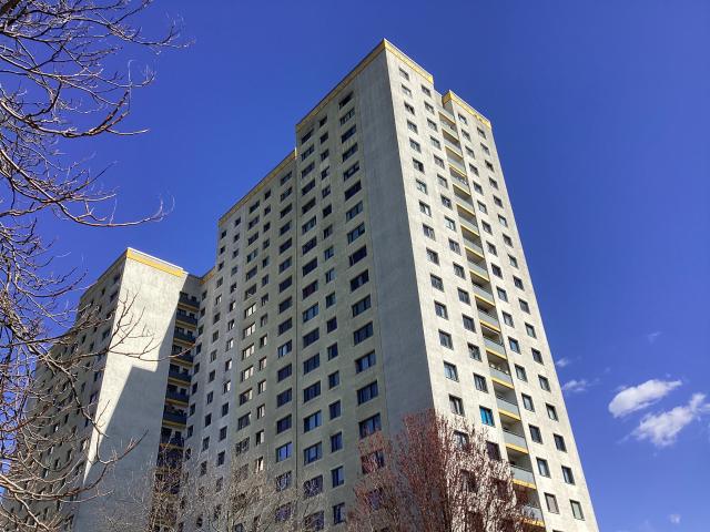 Frisch modernisierte Singlewohnung mit modernem Bad, offener Küche und Weitblick zum Fernsehturm