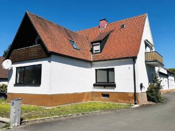 Frisch modernisiertes 1 2 Fam. Wohnhaus mit mehreren HallenGaragen im stadtnahen Grün, Nfl. 900m², Wfl. 155m², Grund 1.919