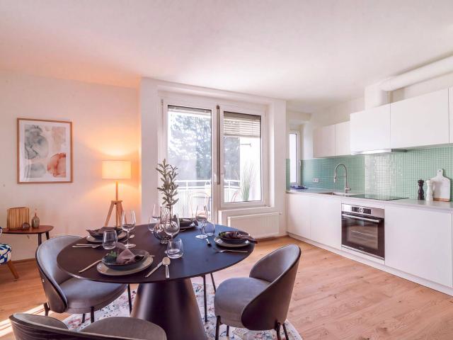 Frisch saniert. 4 Zimmer. Zwei Loggien