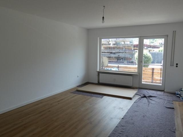 Frisch saniert: 3 Zimmer Wohnung + 30 m² nutzbarer Hobbyraum 120 m² Gesamt!