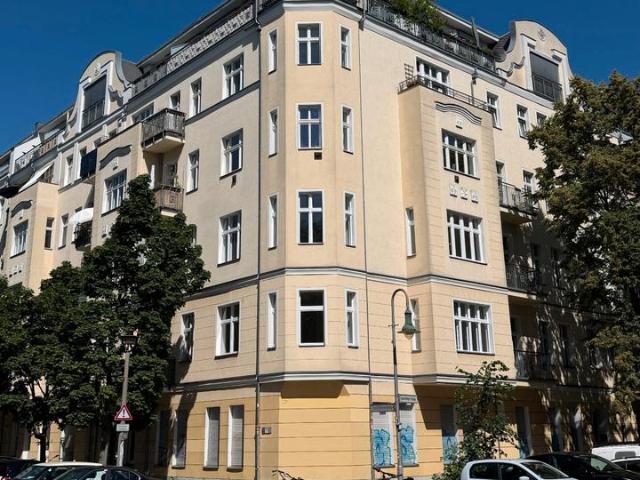 Frisch saniert: 3 Zimmerwohnung mit Blick auf den Arnimplatz