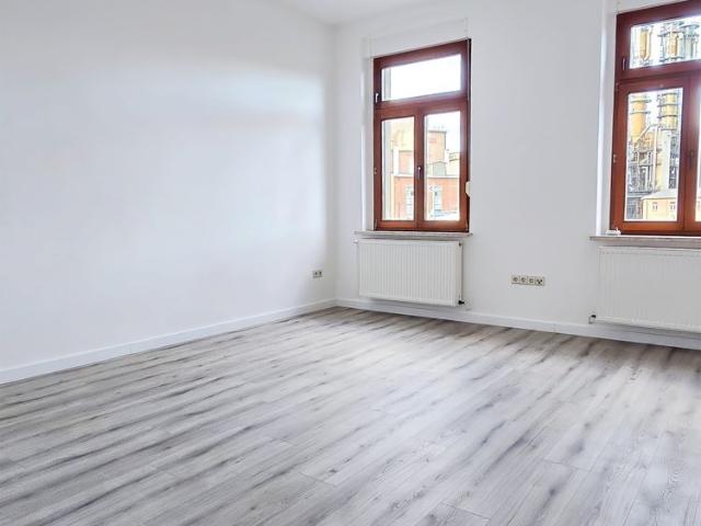 Frisch saniert und hell 3 Zimmer Wohnung mit gepflegtem Gemeinschaftsgarten