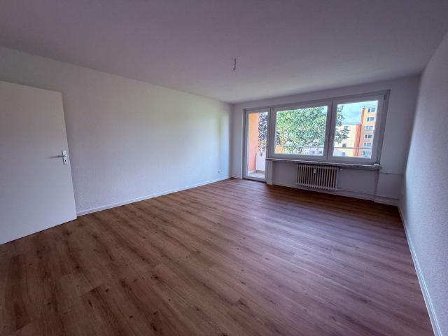 Frisch saniert & bezugsfertig: 2 Zimmer Wohnung mit Balkon
