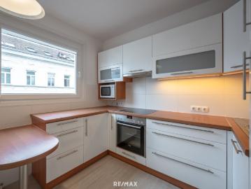 Erstbezug nach Sanierung! Gut geschnittene 4 5 Zimmer Wohnung mit Loggia nahe Wienerberg