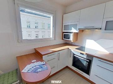 Frisch saniert! Gut geschnittene 4 5 Zimmer Wohnung mit Loggia nahe Wienerberg