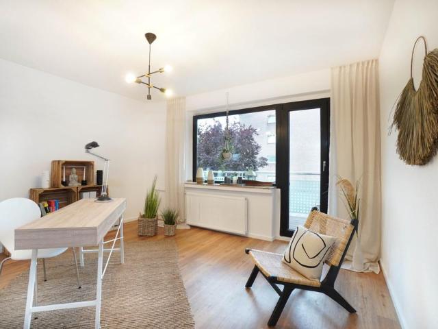 Frisch saniert: Helle 2 Zimmer Wohnung mit Balkon und Wohnküche