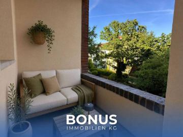 Frisch saniert im Denkmal: 4 Zimmer Wohnung mit Loggia, separater Küche & Homeoffice Option