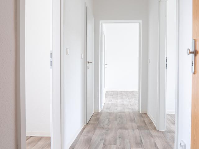 Frisch saniert! Moderne 3 Raum Wohnung mit Aufzug und Balkon nur mit WBS!