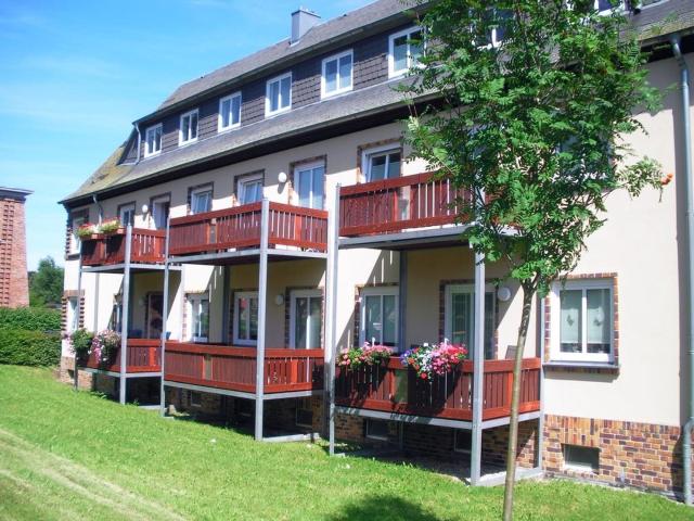 frisch saniert: sehr angenehme 3 Zimmer mit Balkon im EG