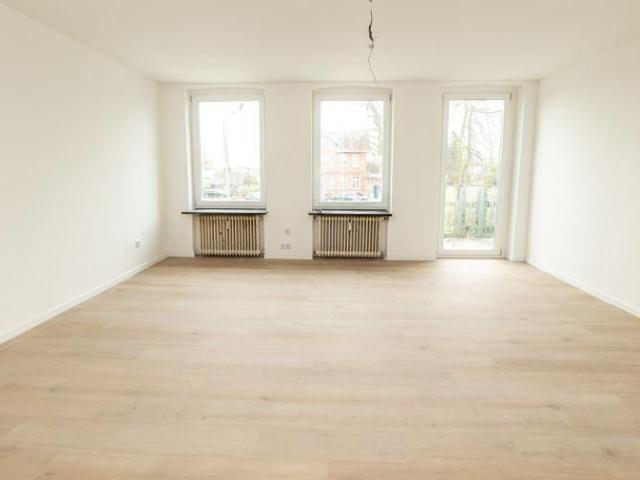 Frisch sanierte 3,5 Zimmer Wohnung mit Balkon und Einbauküche – ca. 82 m² Wohnfläche, bezugsfertig ab 1. Juni 2026