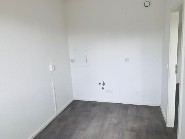Frisch sanierte 3 Zimmerwohnung mit Balkon und Dusche im 1. OG