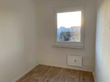Frisch sanierte 3 Zimmerwohnung mit Balkon und großer Wohnküche