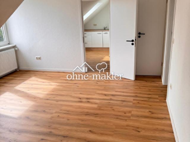 Frisch sanierte 3 Zimmer Dachgeschosswohnung