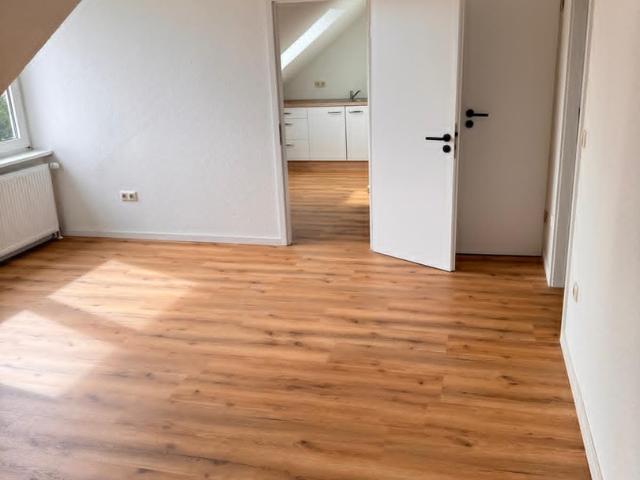 Frisch sanierte 3 Zimmer Dachgeschosswohnung