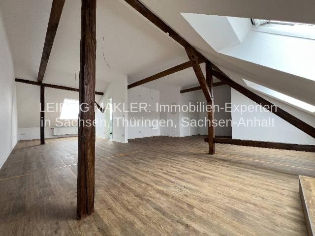 Frisch sanierte 3 Zimmer Wohnung im Dachgeschoss KEIN LIFT, KEIN BALKON