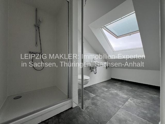 Frisch sanierte 3 Zimmer Wohnung im Dachgeschoss KEIN LIFT, KEIN BALKON