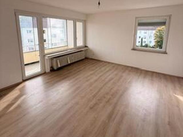 Frisch sanierte 3 Zimmer Wohnung mit Balkon und Stellplatz