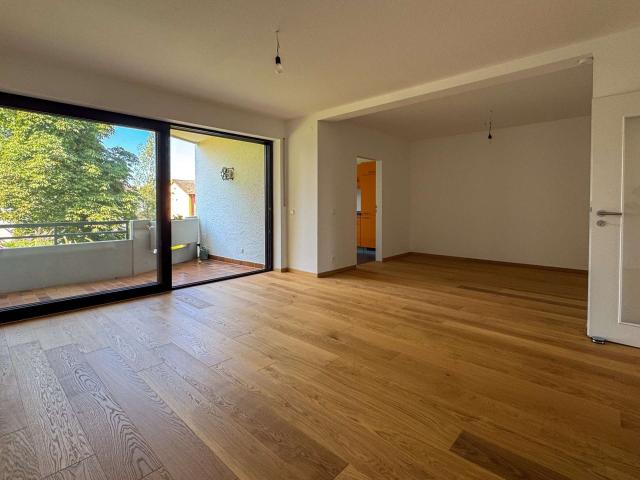Frisch sanierte 3 Zimmer Wohnung mit großem Balkon und Blick ins Grüne