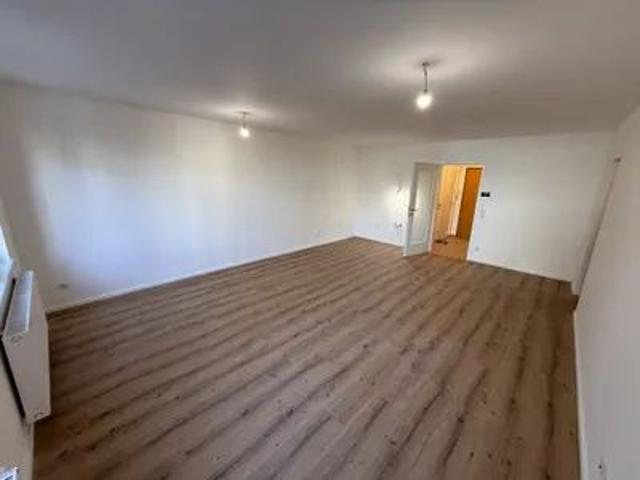 Frisch sanierte 3 Zimmer Wohnung mit Loggia ab November 2026