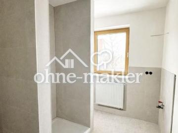 Frisch sanierte 3 Zimmer Wohnung mit Süd West Balkon und Blick ins Grüne in Fürth Unterfarrnbach