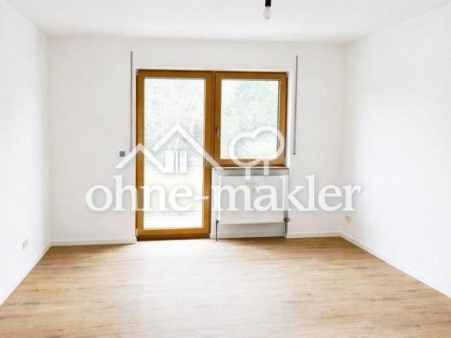 Frisch sanierte 3 Zimmer Wohnung mit Süd West Balkon und Blick ins Grüne in Fürth Unterfarrnbach