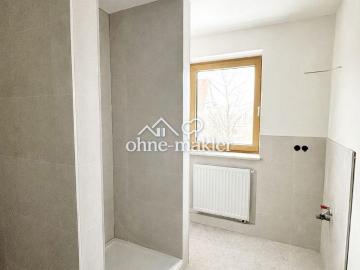 Frisch sanierte 3 Zimmer Wohnung mit Süd West Balkon und Blick ins Grüne in Fürth Unterfarrnbach