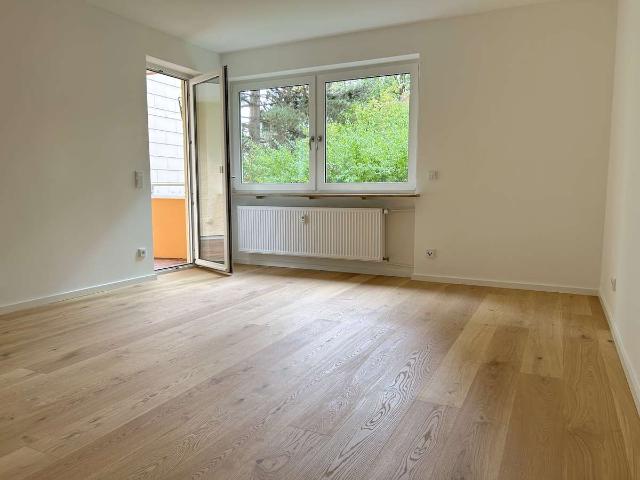 Frisch sanierte 3 Zimmer Wohnung mit Südloggia in München Bogenhausen