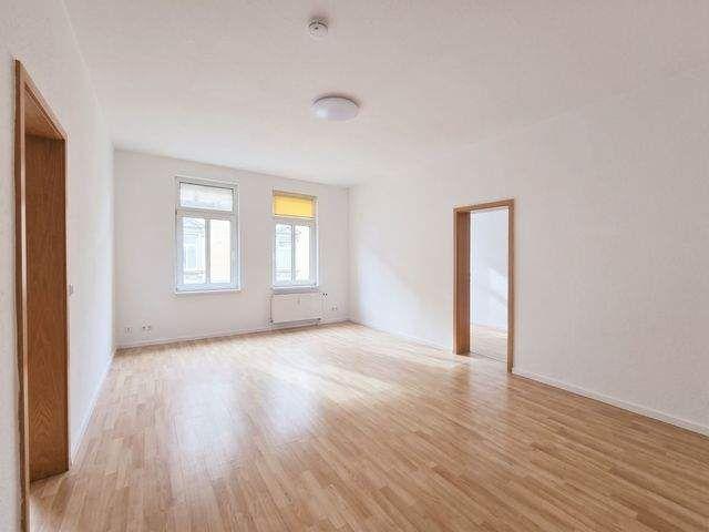 Frisch sanierte 3 Raum Wohnung im 1. OG direkt gegenüber den Ilm Kreis Kliniken