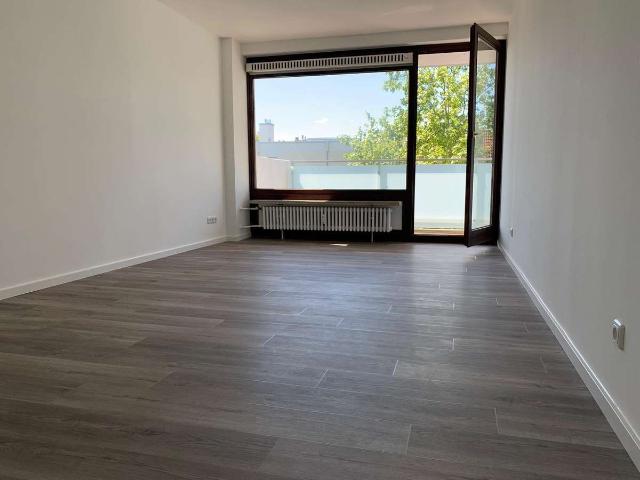 Frisch sanierte 2 Zi Wohnung mit EBK und Balkon über den Dächern der Maxvorstadt