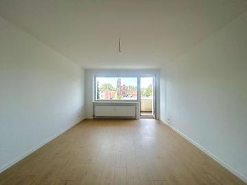 Frisch sanierte 2 Zimmerwohnung mit Balkon!
