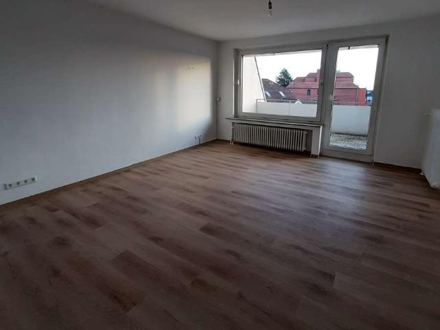 Frisch sanierte 2 Zimmerwohnung mit großzügigem Balkon