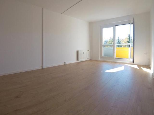 Frisch sanierte 2 Zimmer Dachgeschosswohnung mit Südbalkon