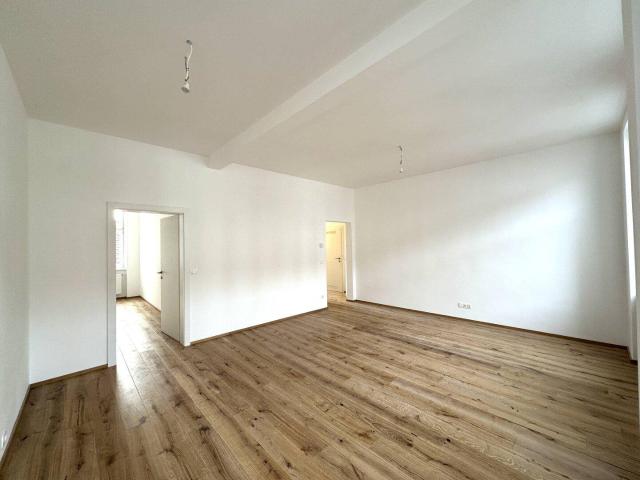 Frisch sanierte 2 Zimmer Wohnung in guter Lage in einem exklusiven Gebäude mit wenigen Einheiten