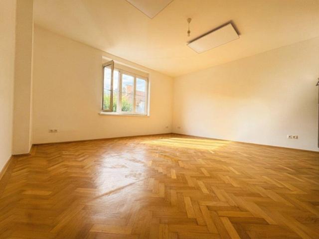 Frisch sanierte 2 Zimmer Wohnung in ruhiger Lage