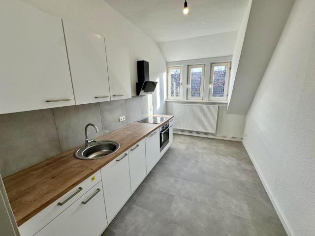 Frisch sanierte 2 Zimmer Wohnung mit Einbauküche ab sofort